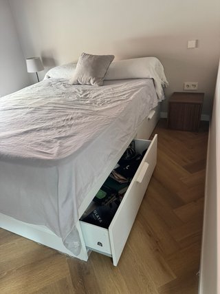 Cama doble Brimnes 140x200 con cajones
