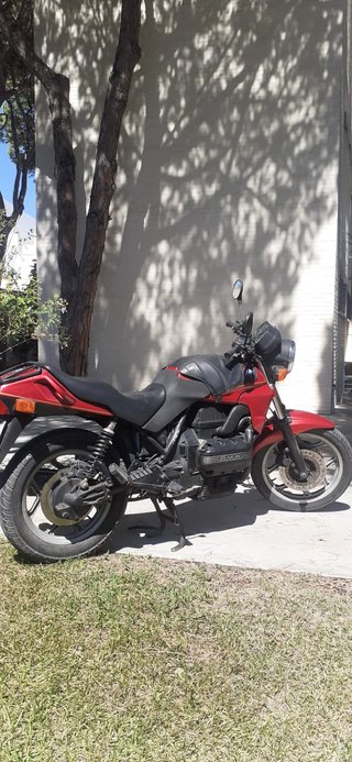 BMW K75 Naked Roja y Negra
