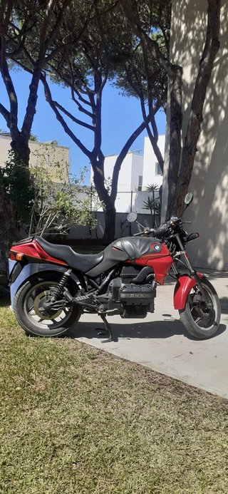 BMW K75 Naked Roja y Negra