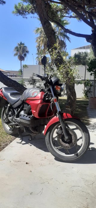BMW K75 Naked Roja y Negra