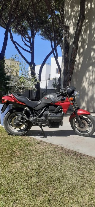 BMW K75 Naked Roja y Negra