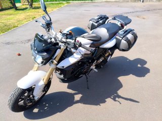 BMW F800R Blanca y Negra