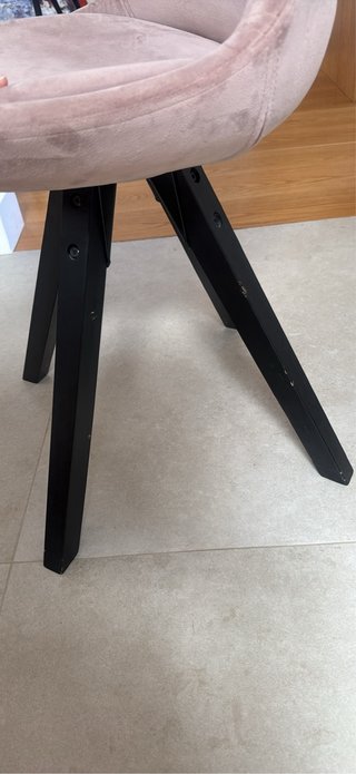Sillas terciopelo rosa patas negras