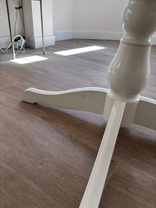 Mesa de comedor redonda blanca