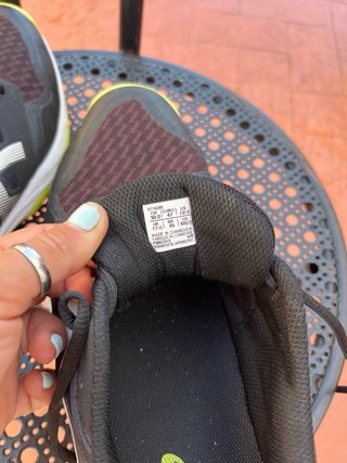 Zapatillas Asics Talla 47 Negras y Amarillas