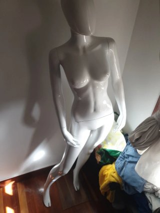Maniquí mujer blanco completo