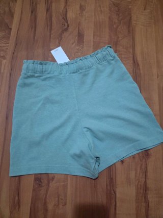 Pantalón corto verde con cordón