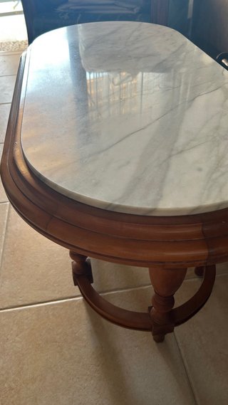 Mesa de centro de mármol y madera