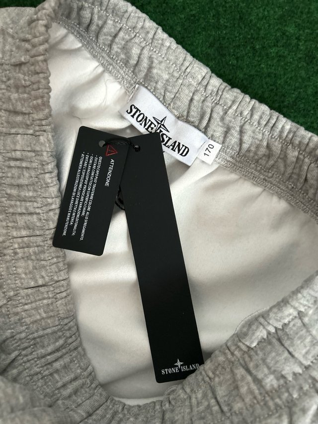 Conjunto Stone Island Rosa y Gris