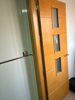 Puerta de roble con 3 cristales