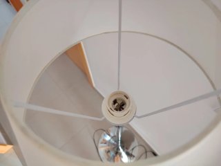 Lámpara de pie moderna plateada
