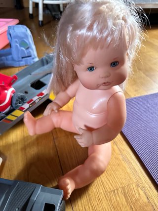 Lote de Juguetes: Coche, Muñeca y Más