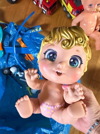 Lote de Juguetes: Coche, Muñeca y Más