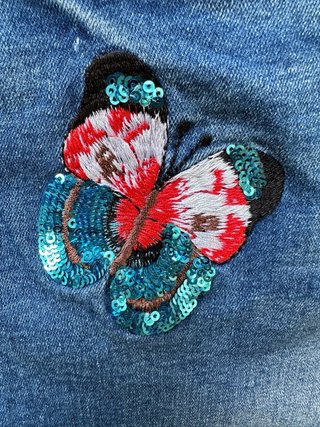 Shorts vaqueros Desigual con parches