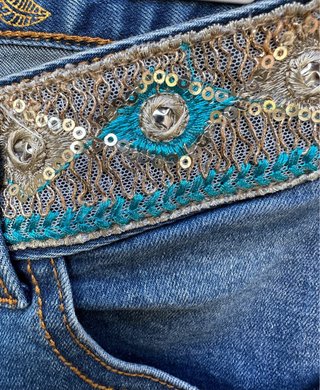 Shorts vaqueros Desigual con parches