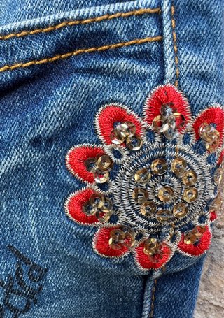 Shorts vaqueros Desigual con parches