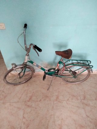 Bicicleta de paseo verde bh buena base de restaura