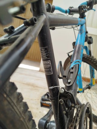Bicicleta BTWIN MTB azul con suspensión