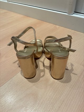Sandalias doradas tacón plataforma talla 37