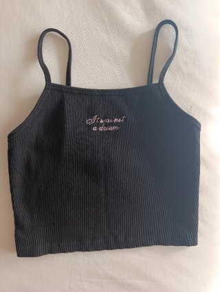 Todos los tops son de Shein talla XS. 3€ en total.