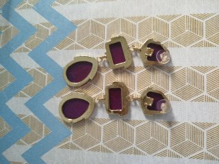 Pendientes largos morados y dorados