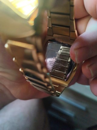 Reloj Guess Dorado con Cristales