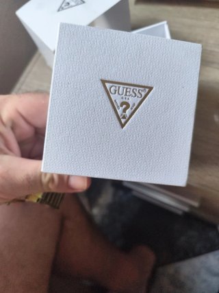 Reloj Guess Dorado con Cristales