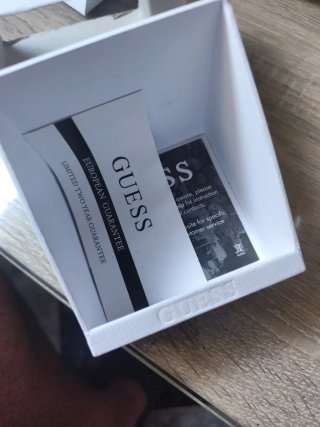 Reloj Guess Dorado con Cristales
