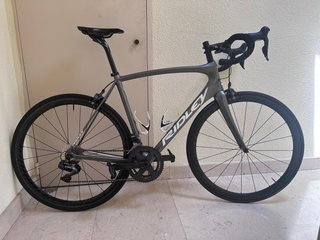 Bicicleta de carretera Ridley gris