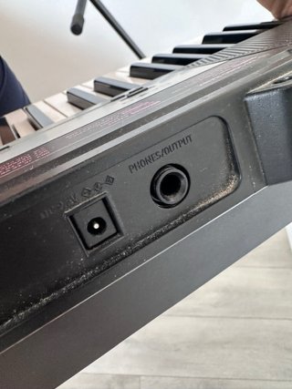 Teclado Casio CTK-1500 con el soporte