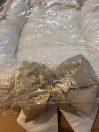 Nido bebé niña beige con encaje