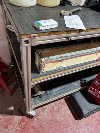 Mesa de trabajo aluminio técnico.