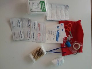 Botiquín primeros auxilios con dotación