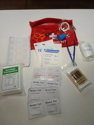 Botiquín primeros auxilios con dotación
