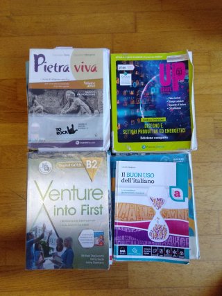 Libri scolastici per medie e liceo scientifico