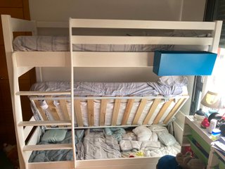 Armario infantil y cama litera