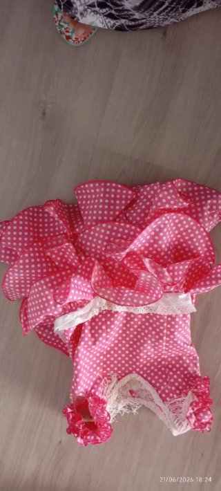 2 Vestidos Flamenca Niña Lunares 10,oo euros cada