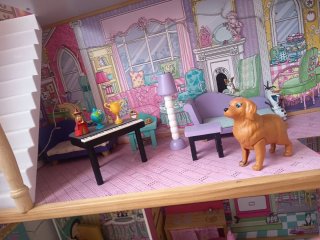 Casita de muñecas de madera amueblada 102cm x82 cm