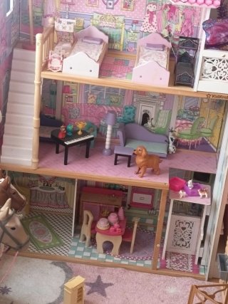 Casita de muñecas de madera amueblada 102cm x82 cm