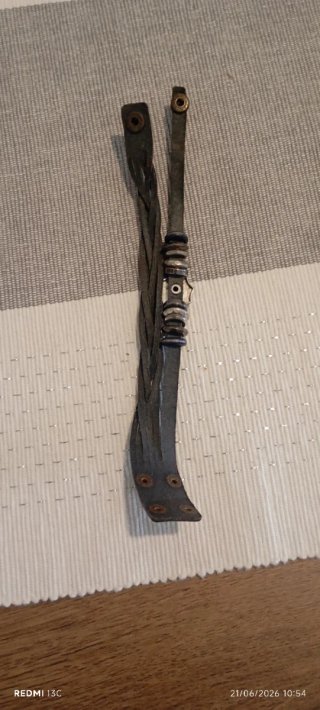 Pulsera Cuero Trenzado con Detalle Cruz