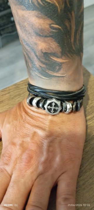 Pulsera Cuero Trenzado con Detalle Cruz