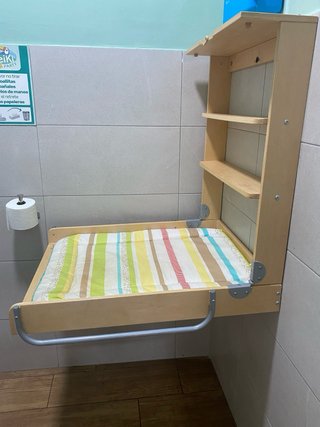 Cambiador de bebé abatible