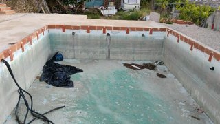 Piscina de fibra crema