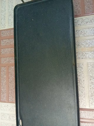 Plancha Eléctrica Negra con cable incluido