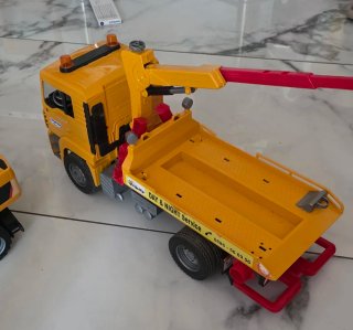 Camión Grúa Bruder y Excavadora CAT