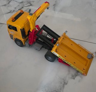 Camión Grúa Bruder y Excavadora CAT
