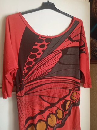 Blusa con estampado de mariposa