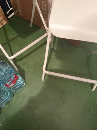 Taburetes altos plegables Ikea blancos