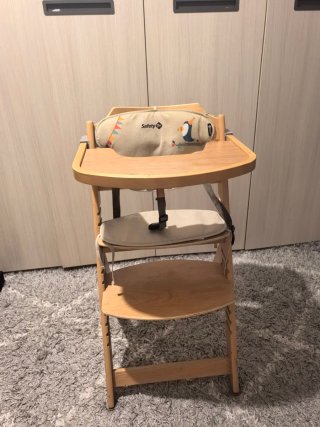 Trona de madera para bebé