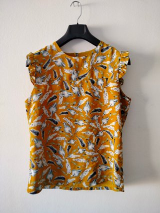 ROPA TALLA 36-38  PRECIO DE CADA PIEZA SEIS EUROS